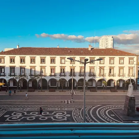 Portas Residence, Quartos & - Center 招待所 蓬塔德尔加达